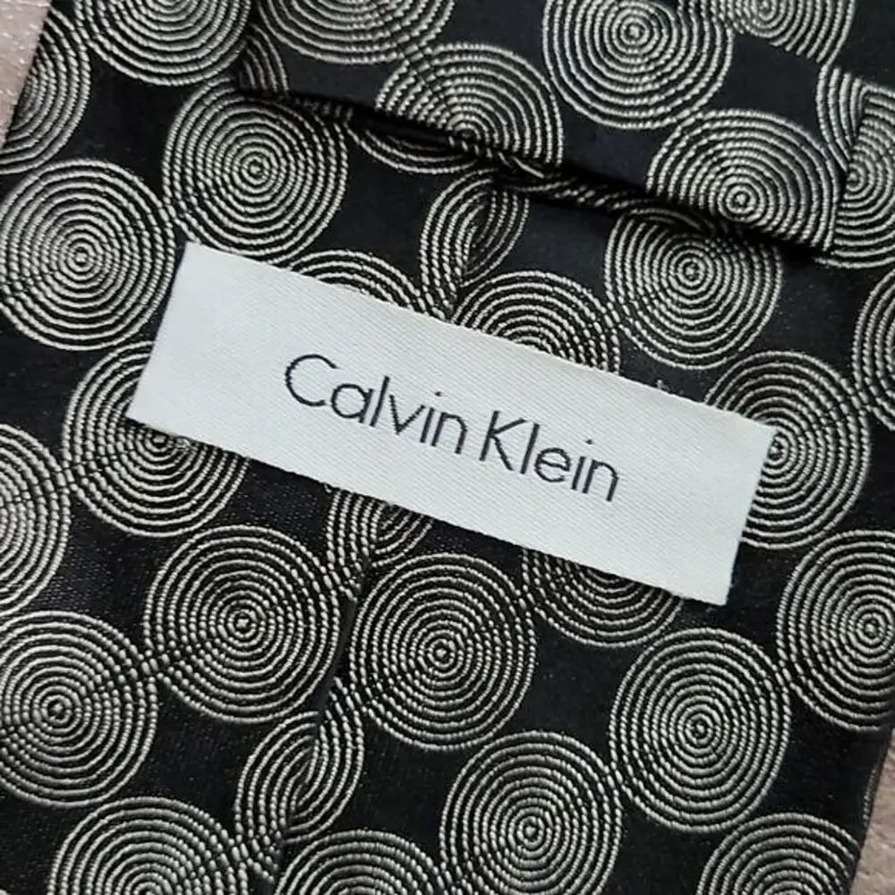 Calvin Klein black & white geometric dot men's 100% silk classic necktie